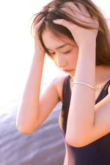 扒掉内裤露出打嫩嫩的屁股